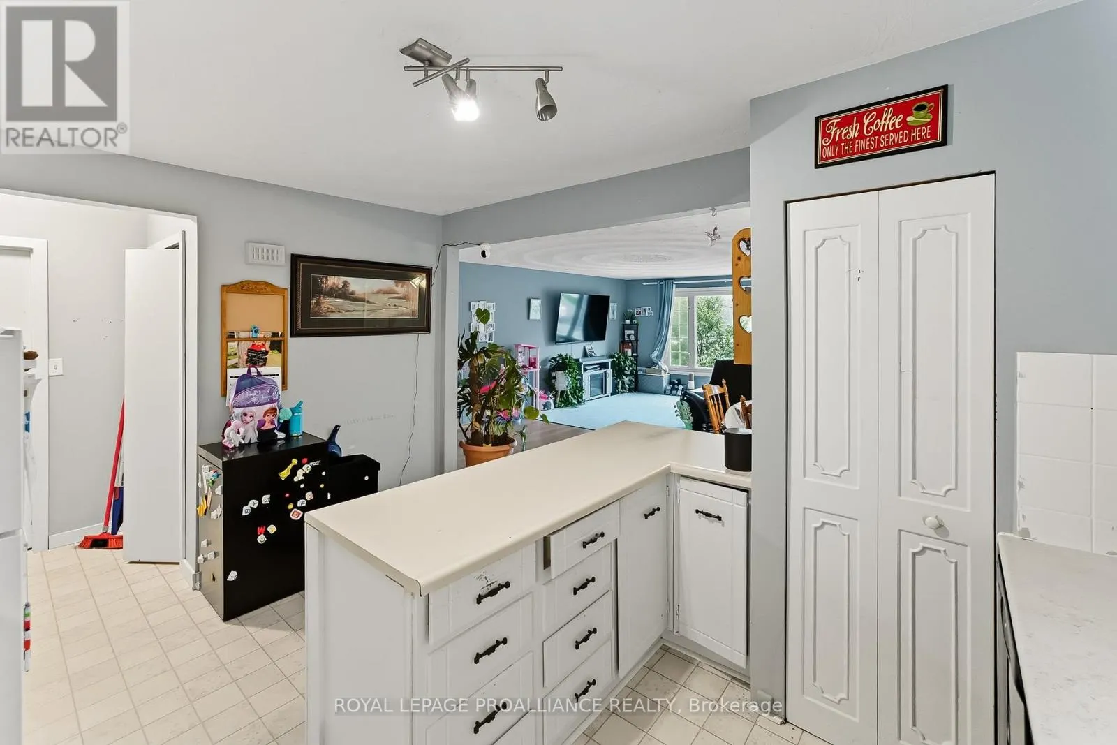 32 JAMES STREET W