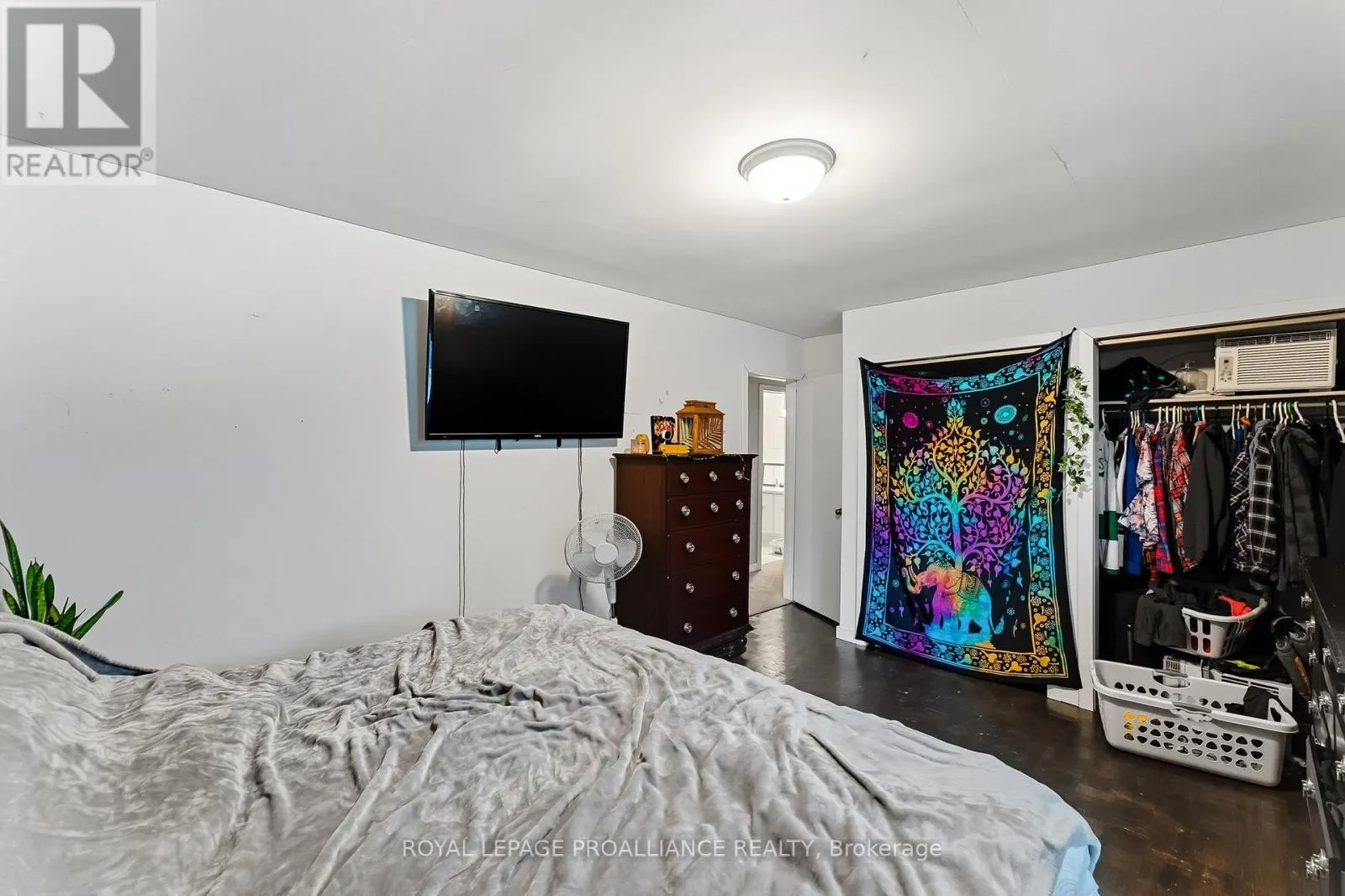 32 JAMES STREET W