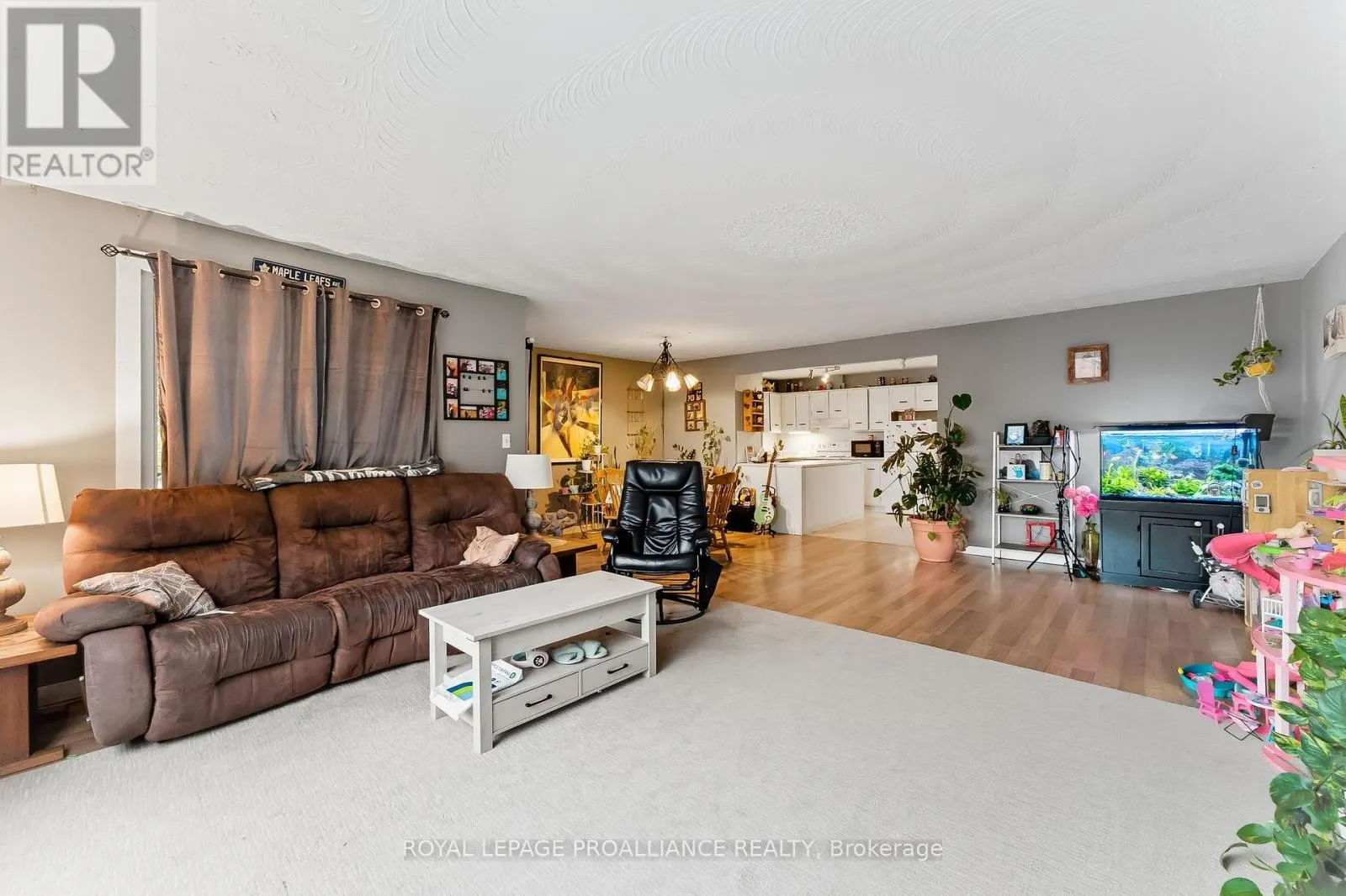 32 JAMES STREET W
