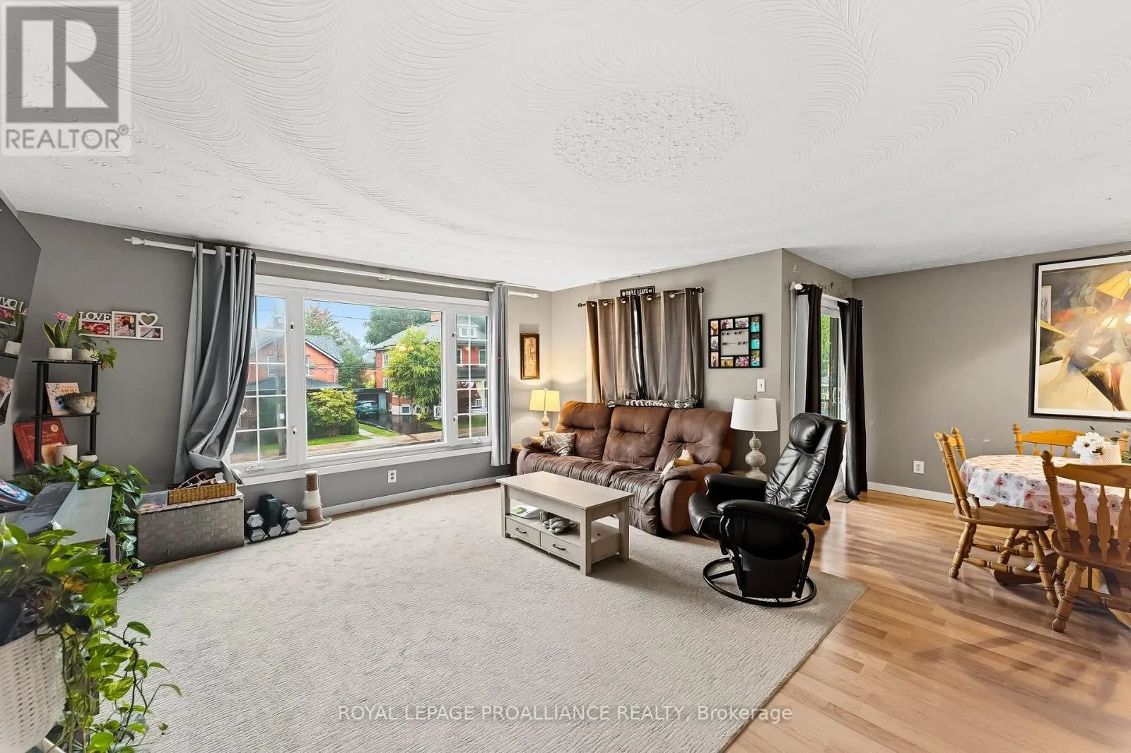 32 JAMES STREET W
