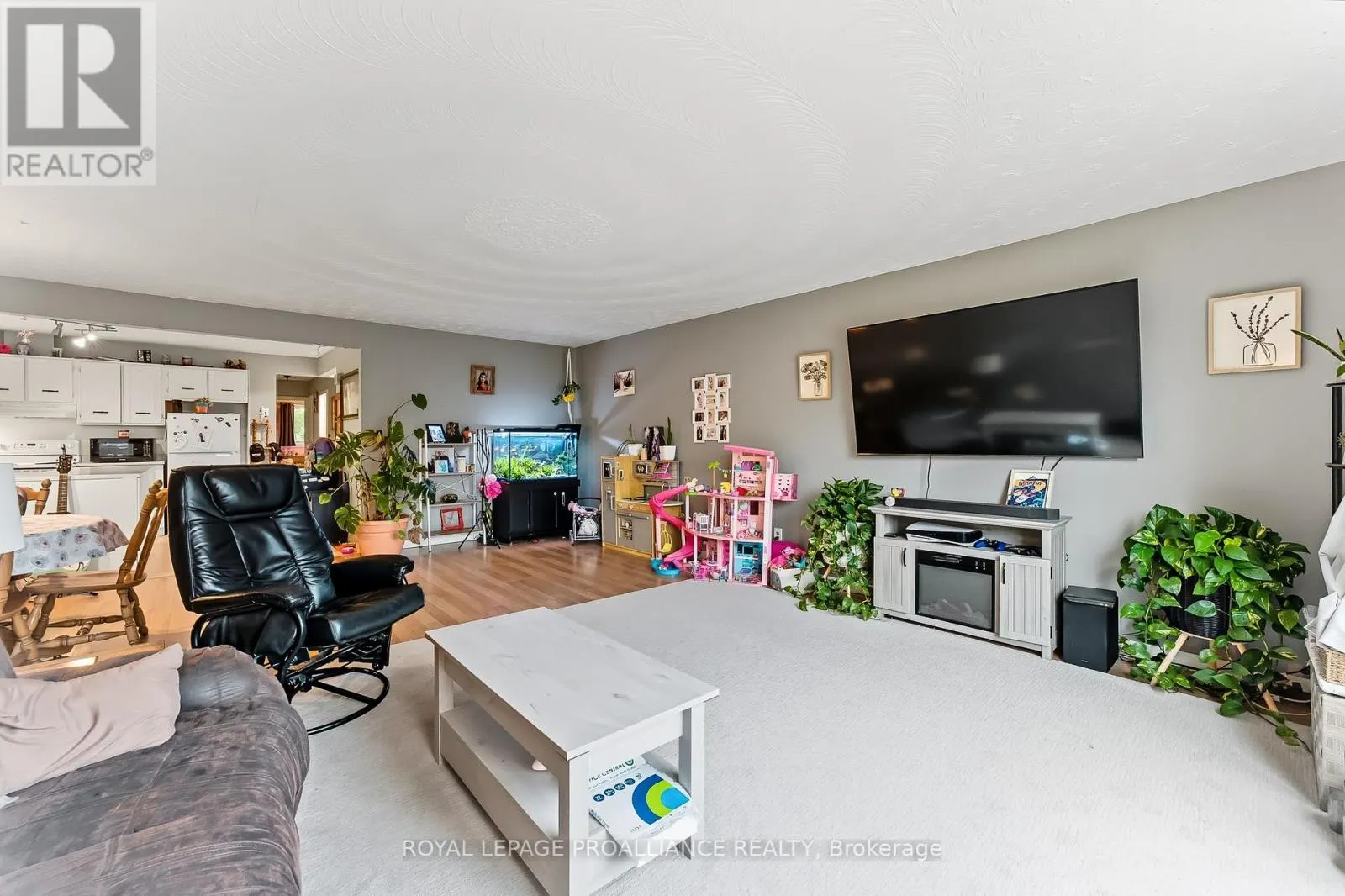 32 JAMES STREET W