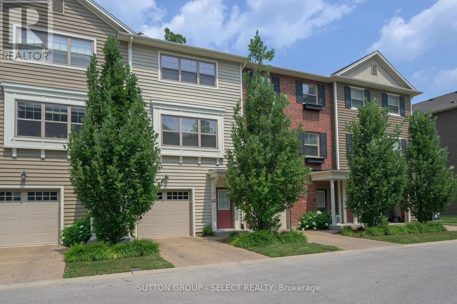 43 - 1040 CORONATION DRIVE, #43