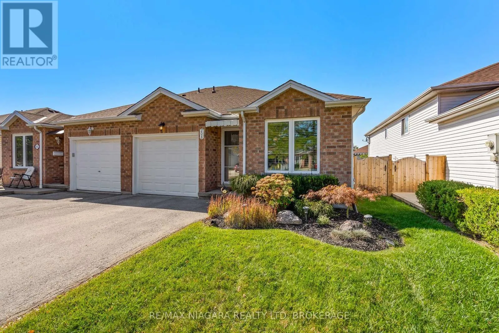208 AUTUMN CRESCENT