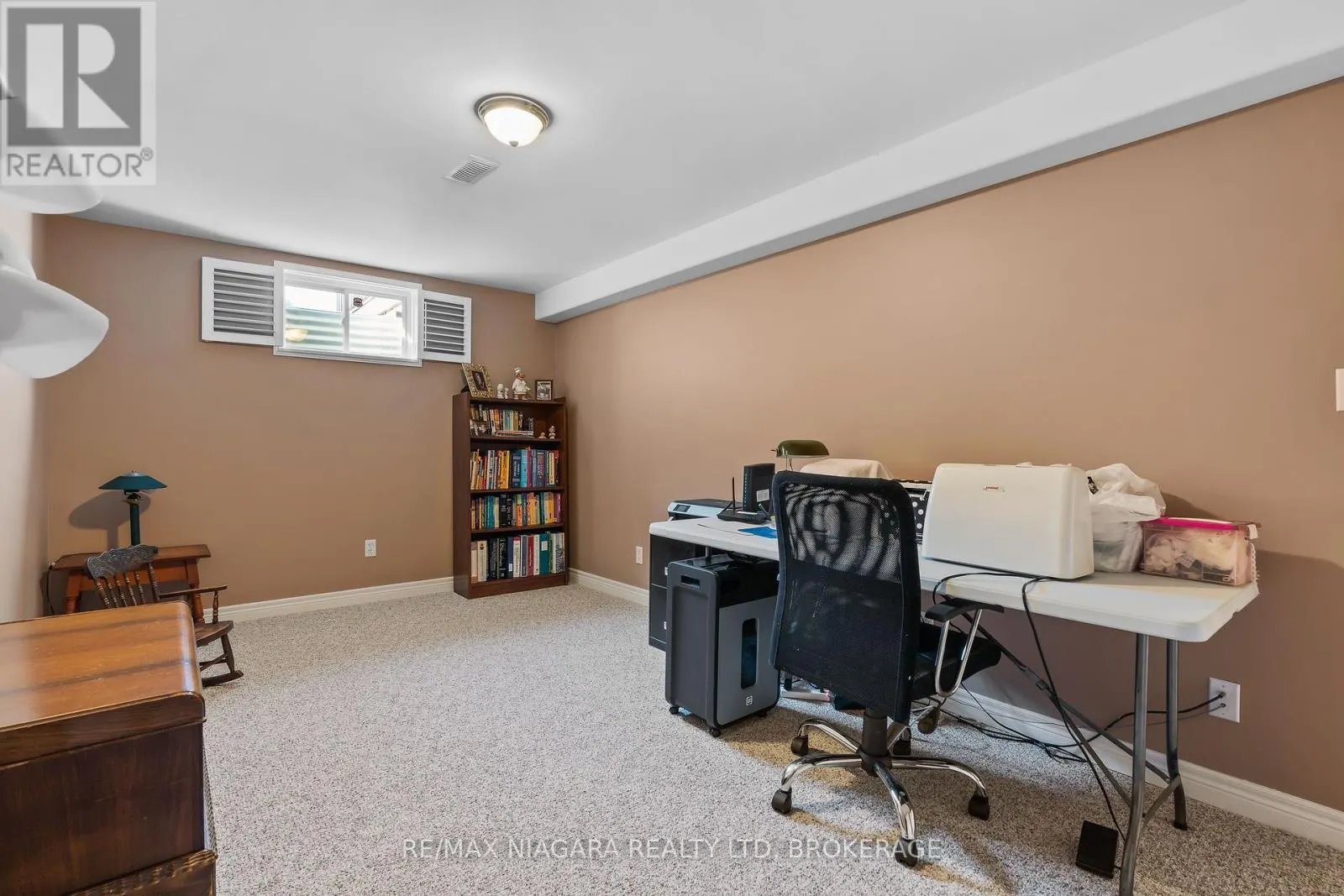 208 AUTUMN CRESCENT