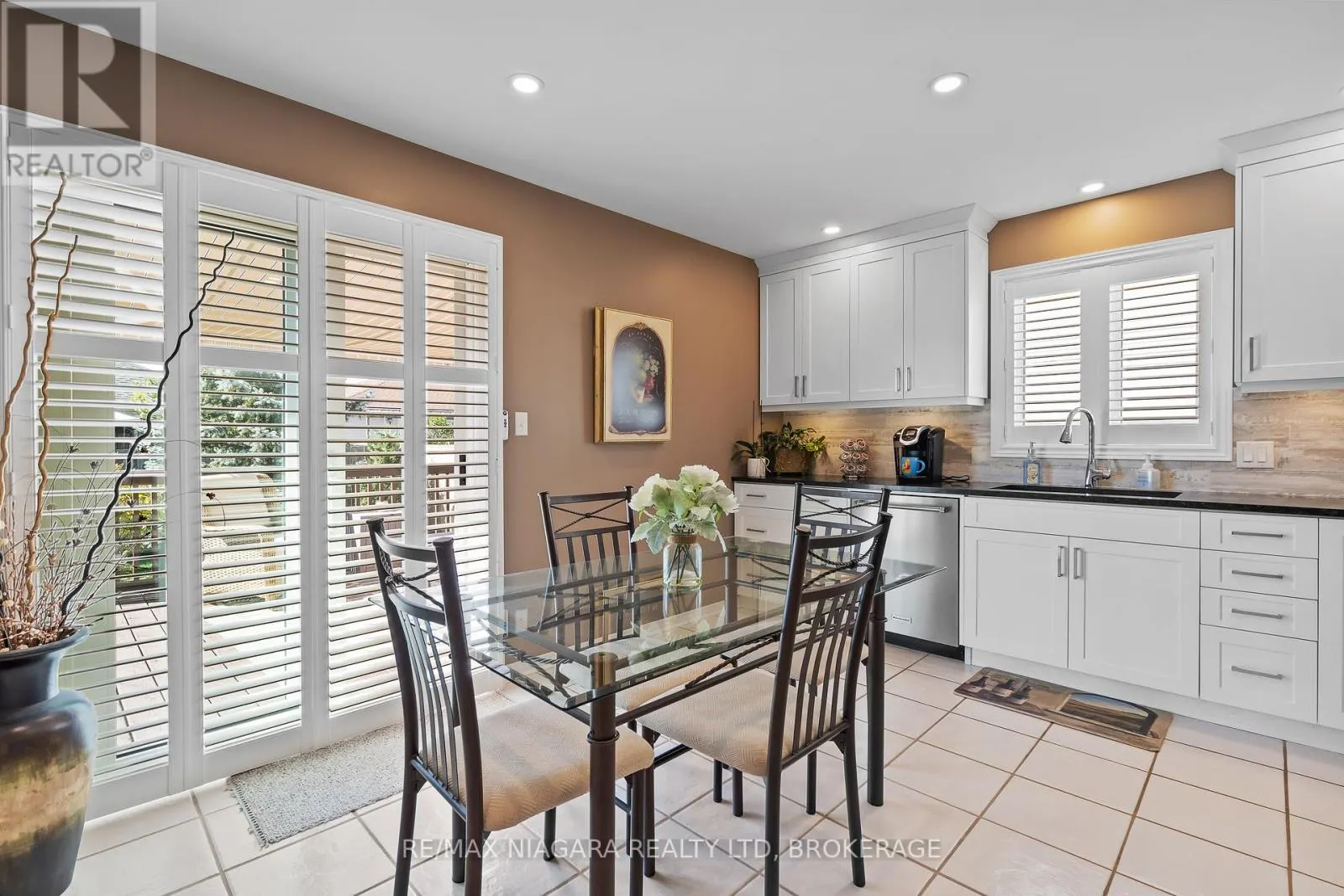 208 AUTUMN CRESCENT
