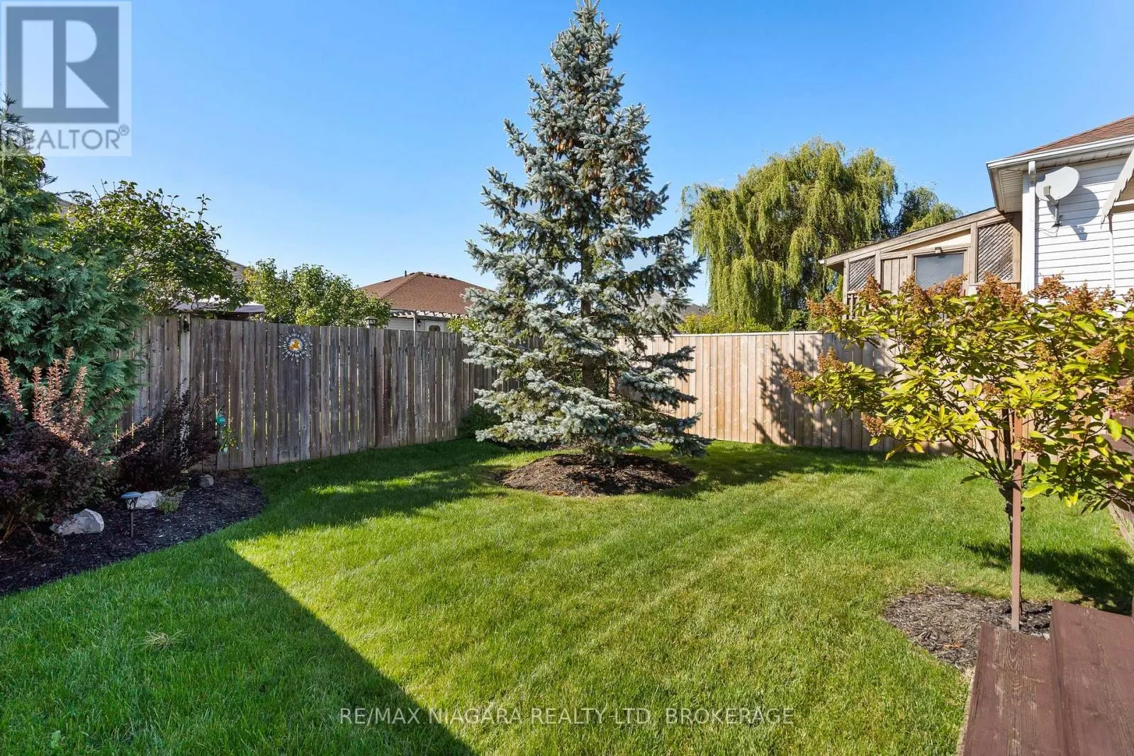 208 AUTUMN CRESCENT