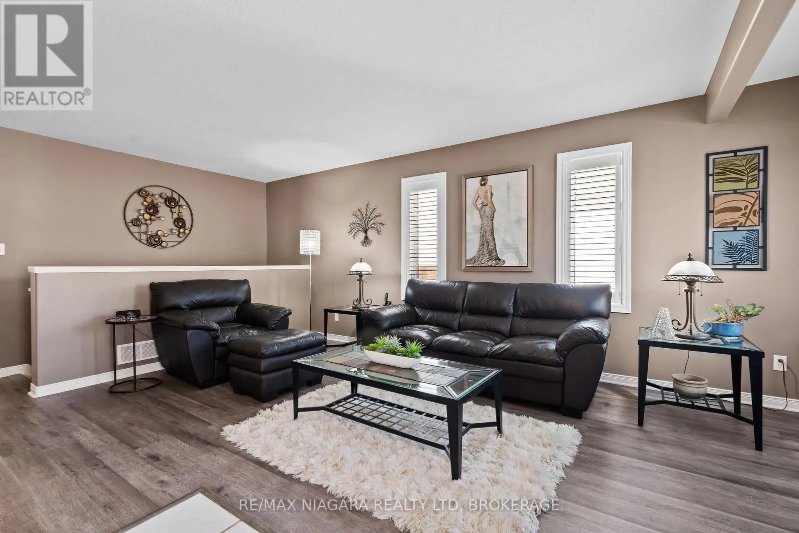 208 AUTUMN CRESCENT
