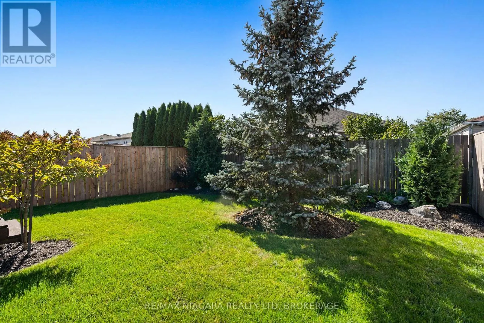 208 AUTUMN CRESCENT