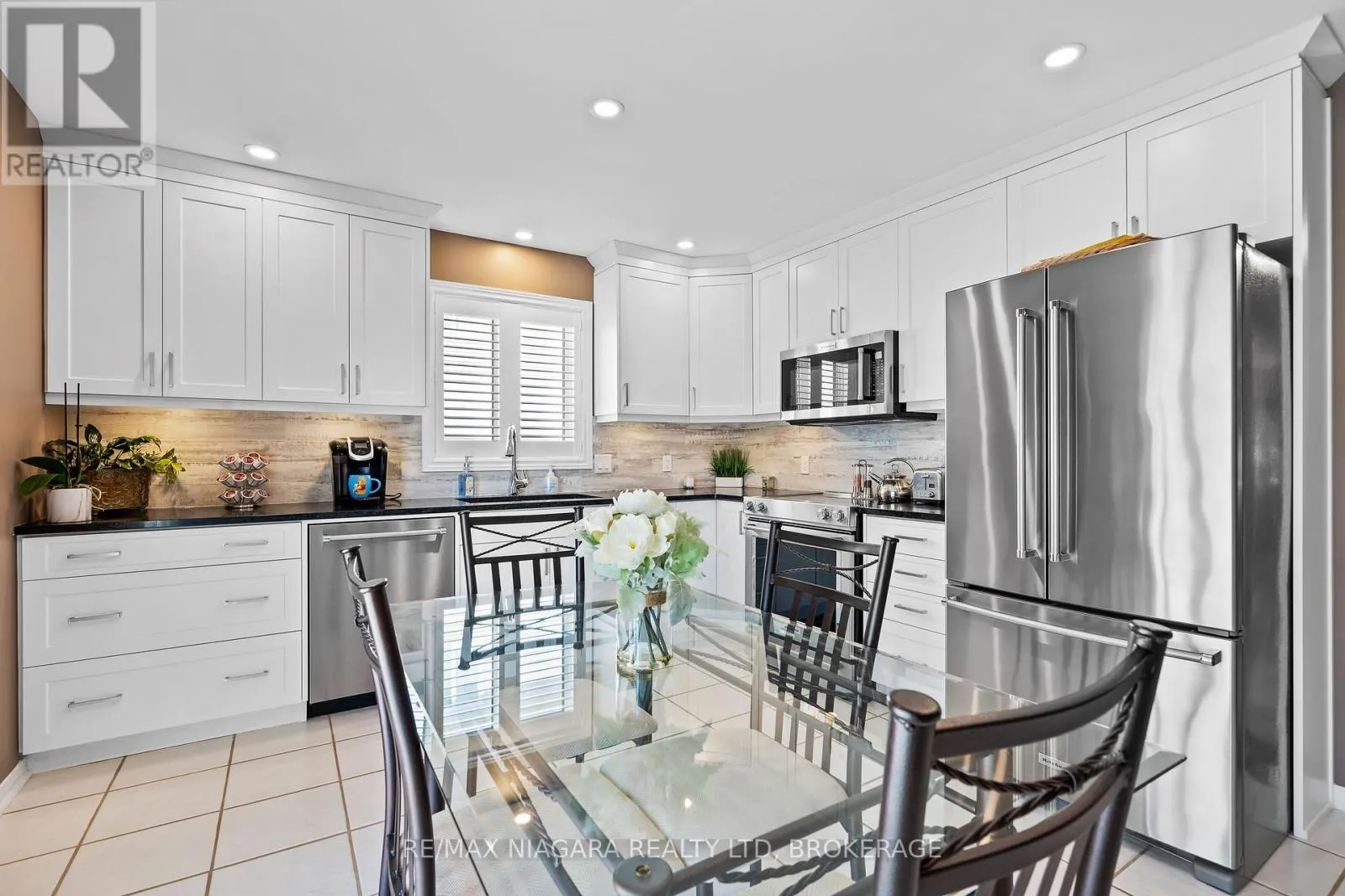 208 AUTUMN CRESCENT