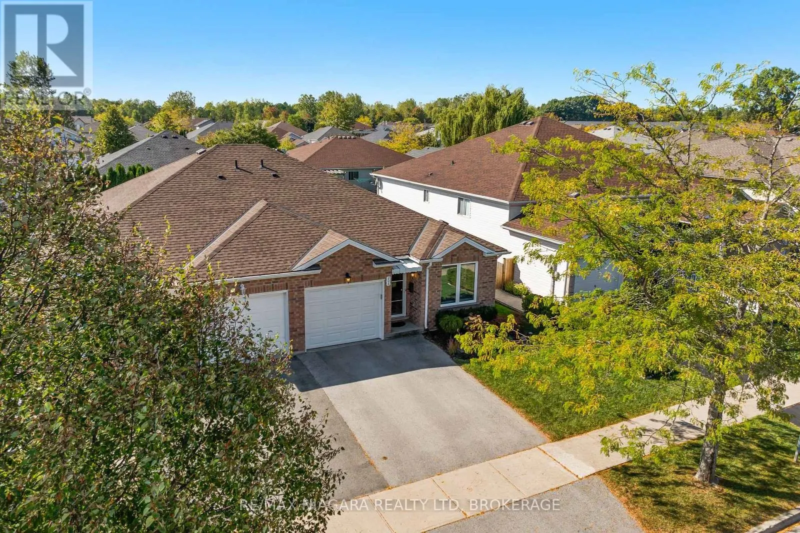 208 AUTUMN CRESCENT