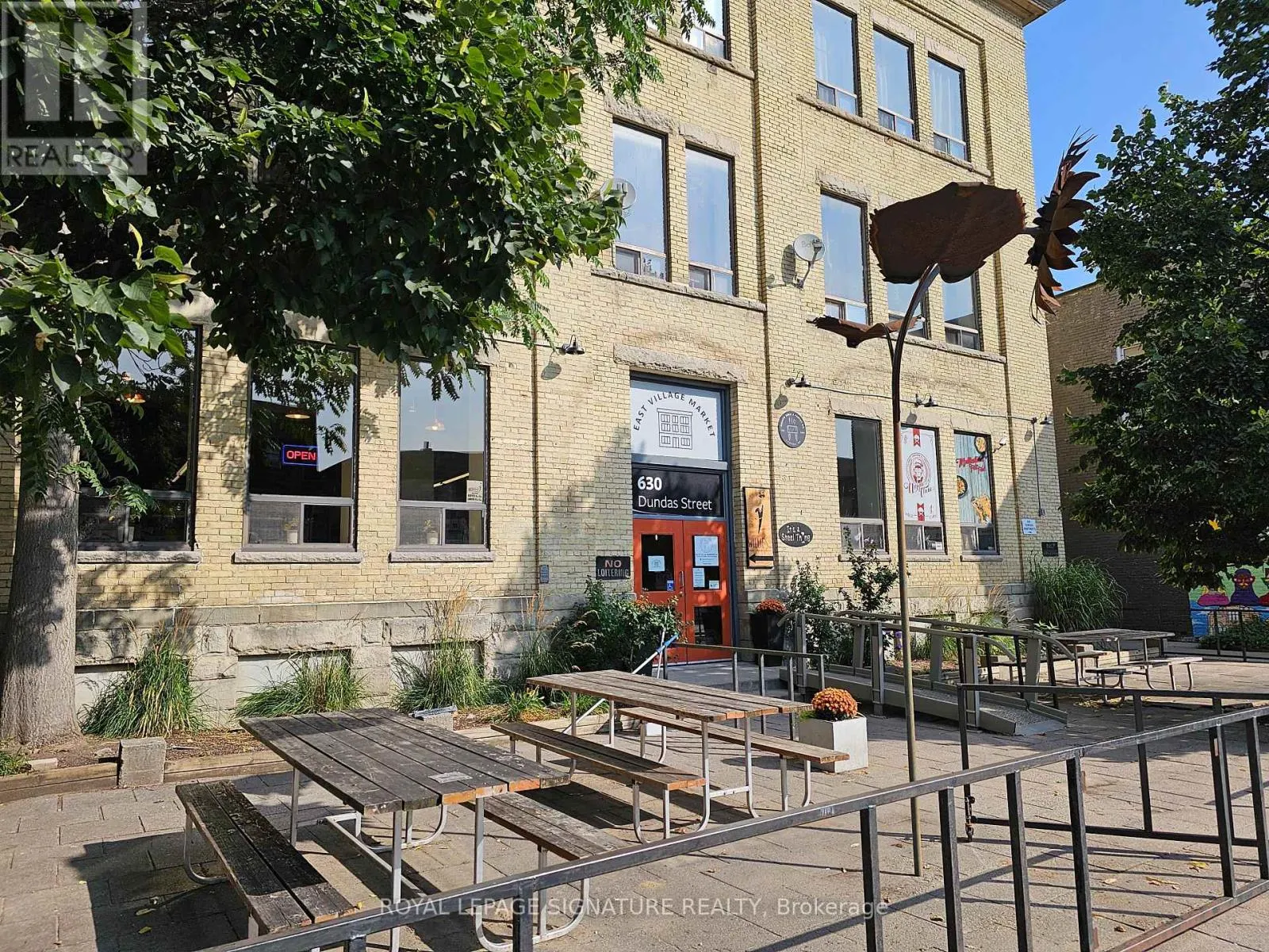 630 DUNDAS STREET