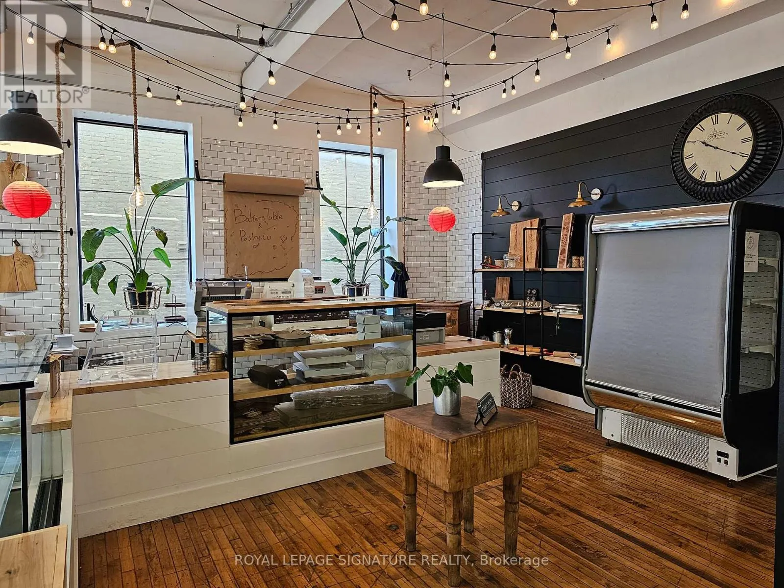 630 DUNDAS STREET