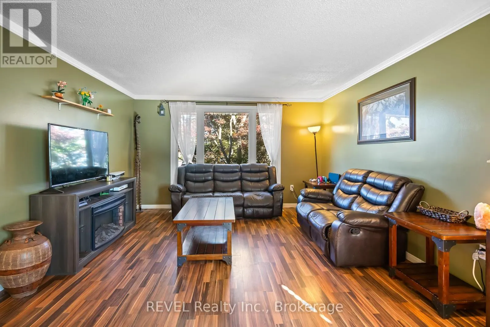 12 SILVERDALE DRIVE