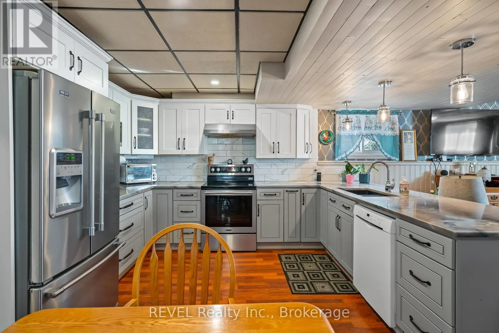 12 SILVERDALE DRIVE