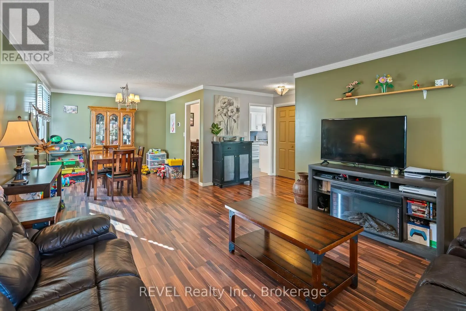 12 SILVERDALE DRIVE