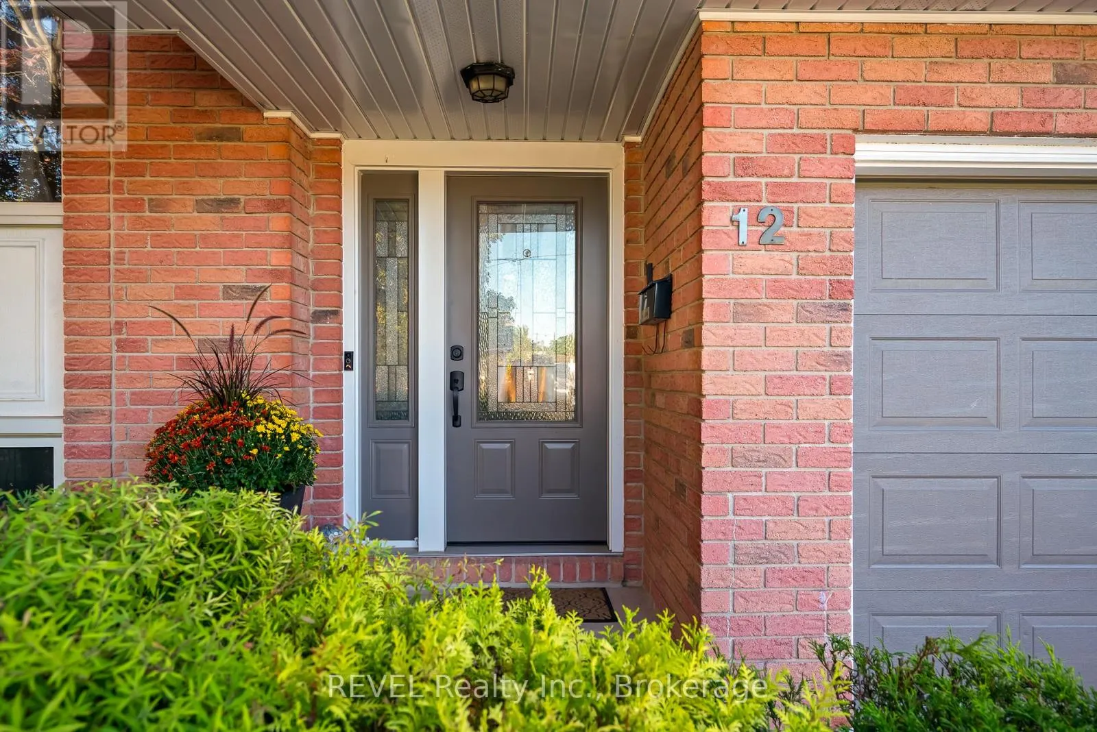 12 SILVERDALE DRIVE