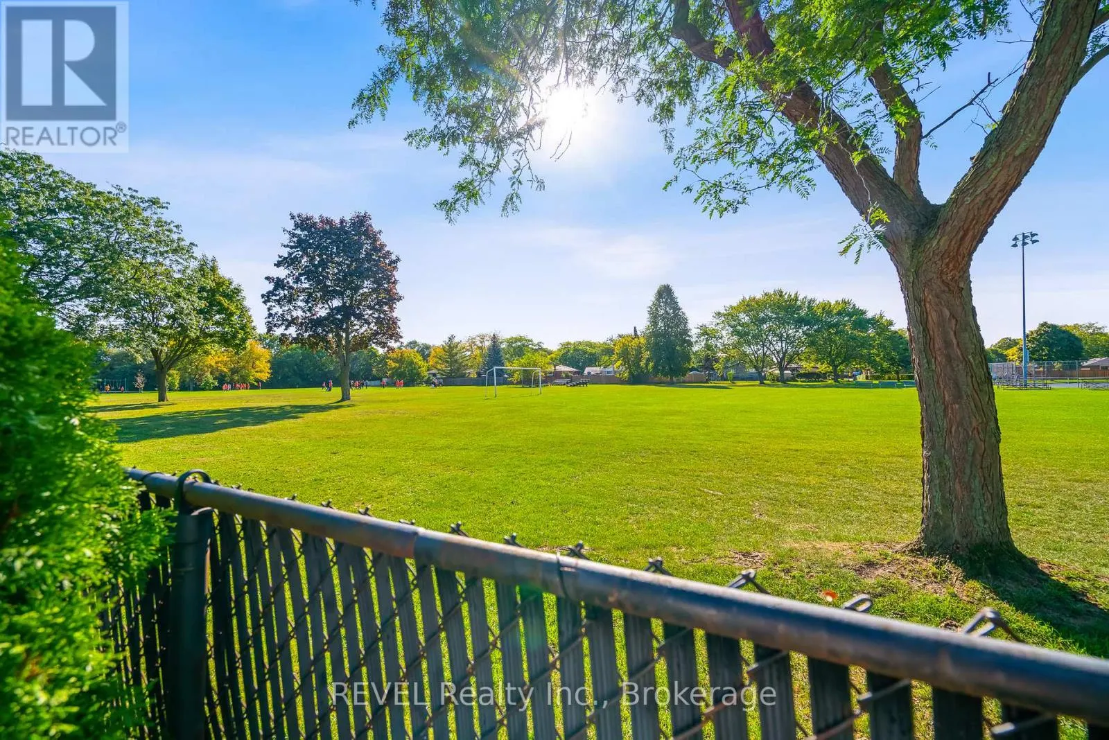 12 SILVERDALE DRIVE