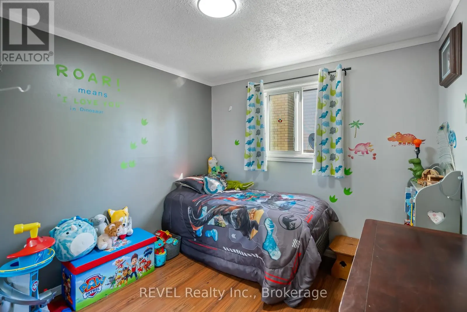 12 SILVERDALE DRIVE