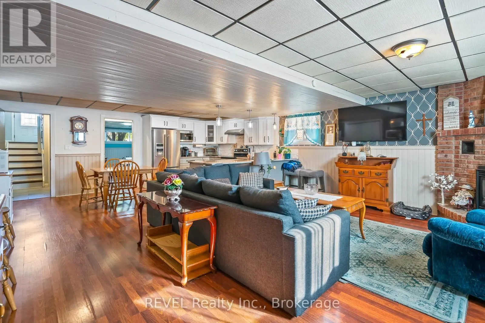 12 SILVERDALE DRIVE
