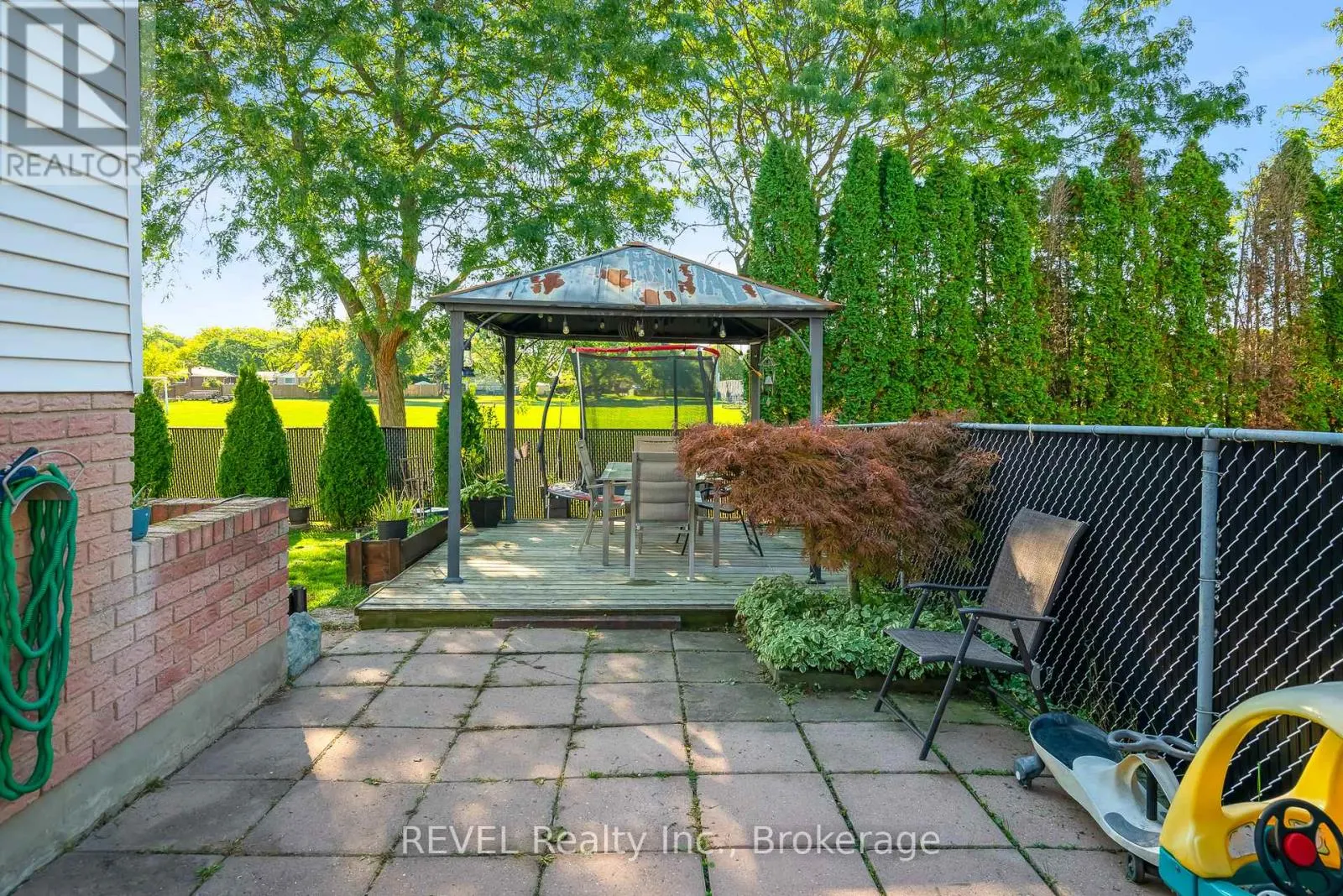 12 SILVERDALE DRIVE