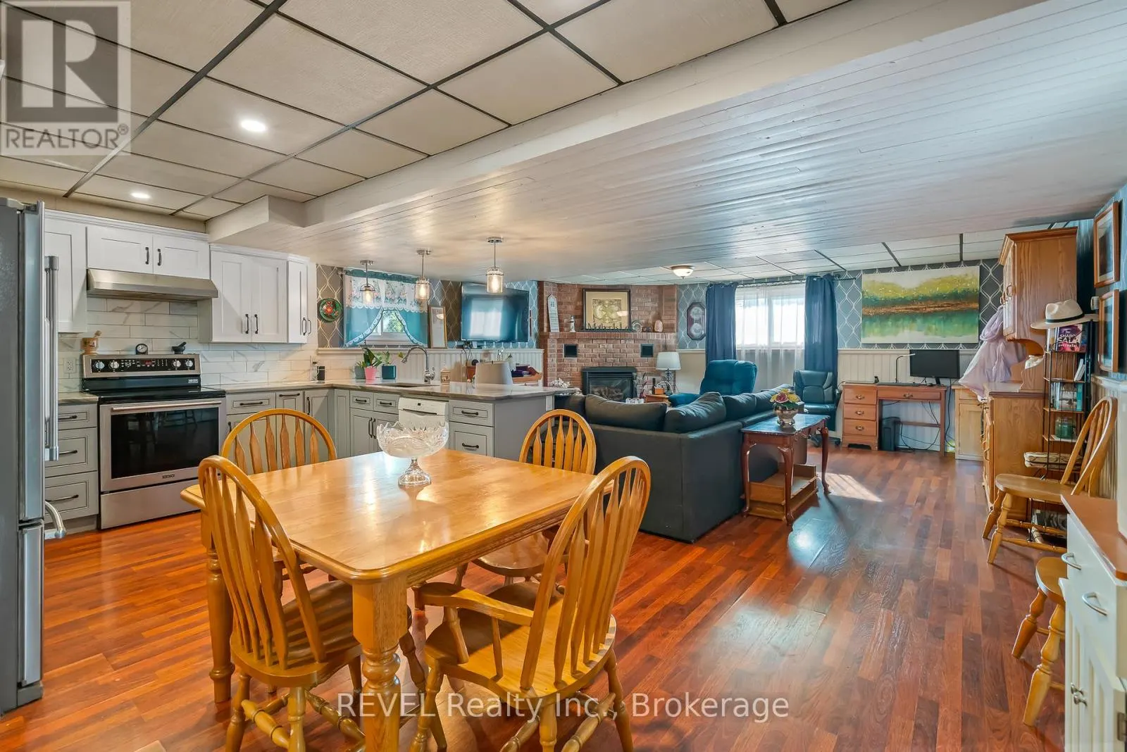 12 SILVERDALE DRIVE