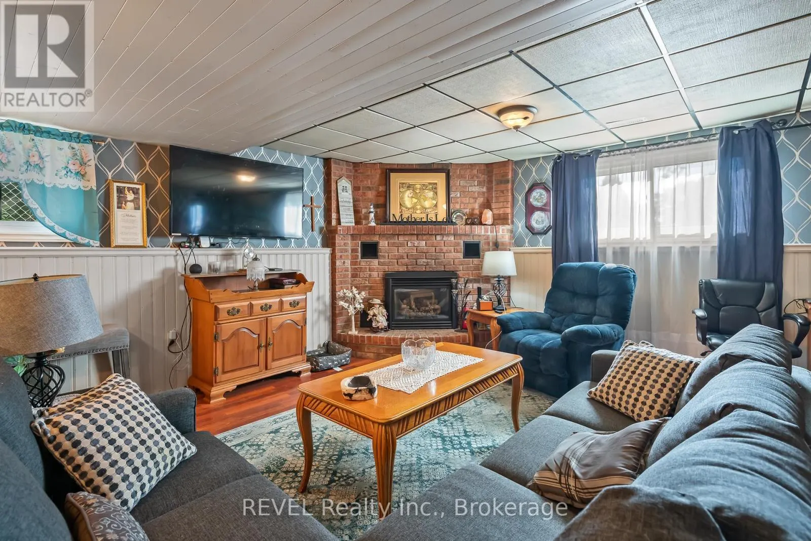 12 SILVERDALE DRIVE