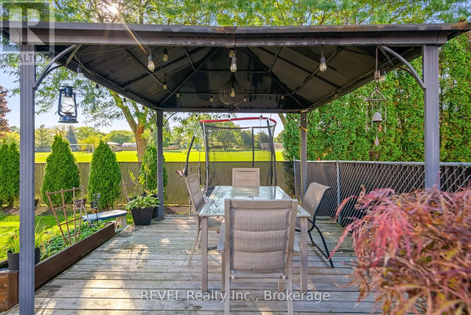 12 SILVERDALE DRIVE