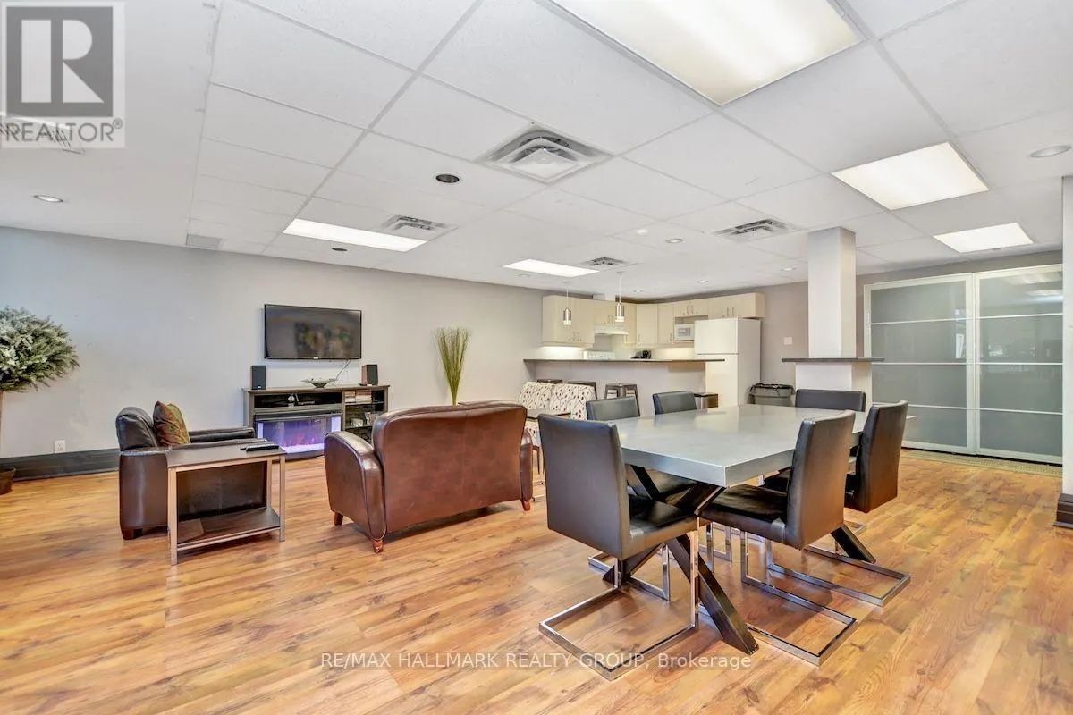 802 - 429 SOMERSET STREET W