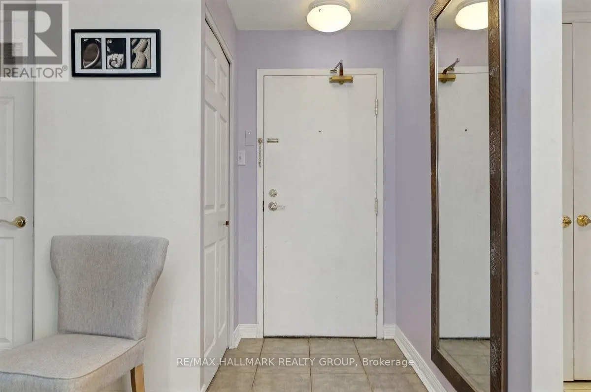 802 - 429 SOMERSET STREET W