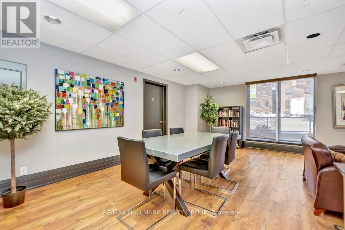 802 - 429 SOMERSET STREET W