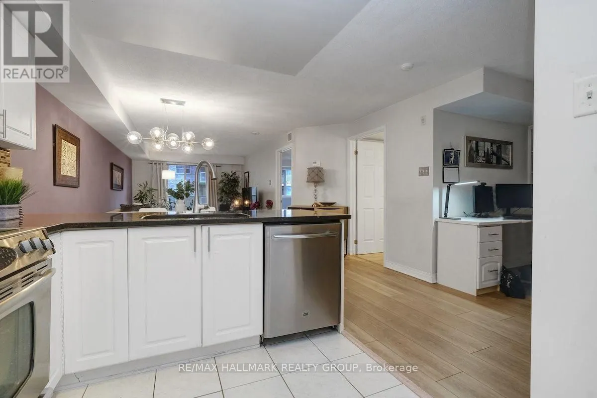 802 - 429 SOMERSET STREET W