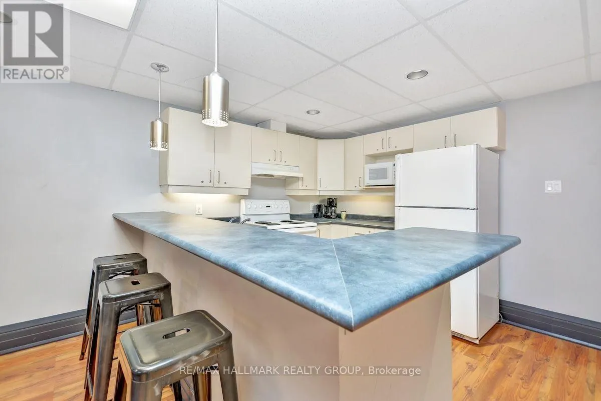802 - 429 SOMERSET STREET W