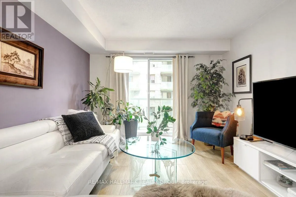 802 - 429 SOMERSET STREET W