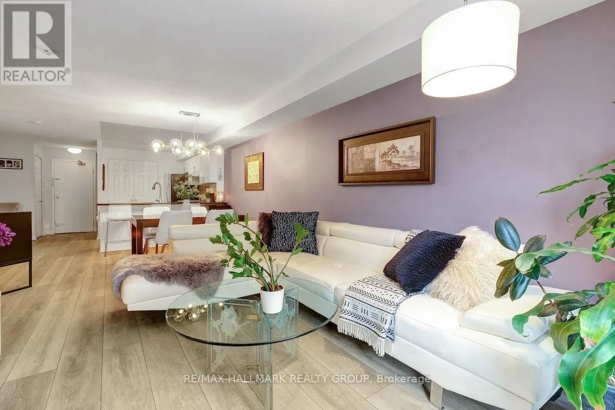 802 - 429 SOMERSET STREET W