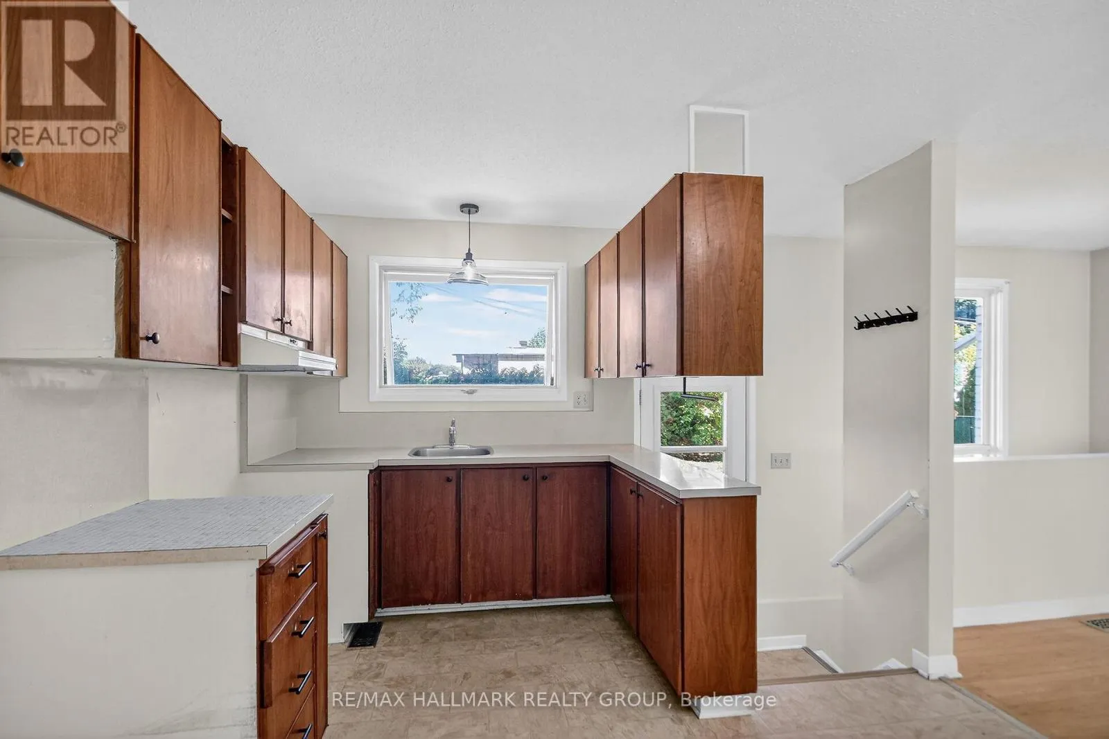 3 SUTTON PLACE