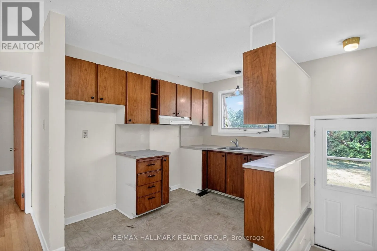 3 SUTTON PLACE
