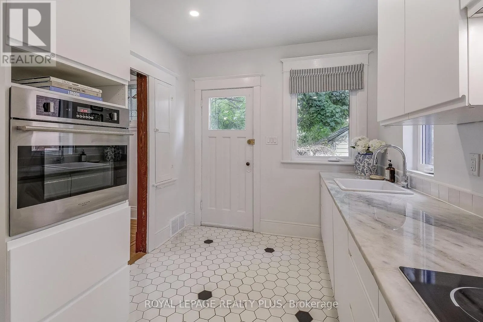 192 KENSINGTON AVENUE S