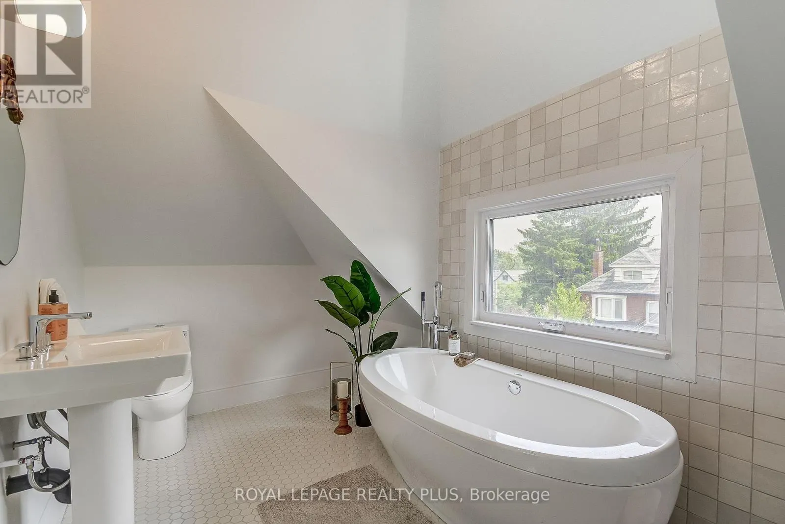 192 KENSINGTON AVENUE S