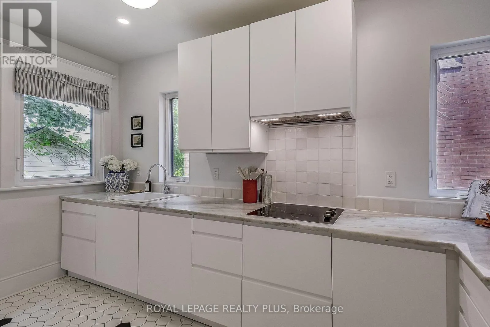 192 KENSINGTON AVENUE S