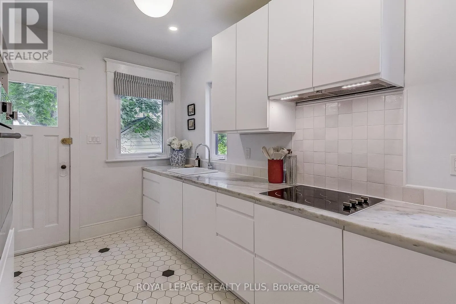 192 KENSINGTON AVENUE S
