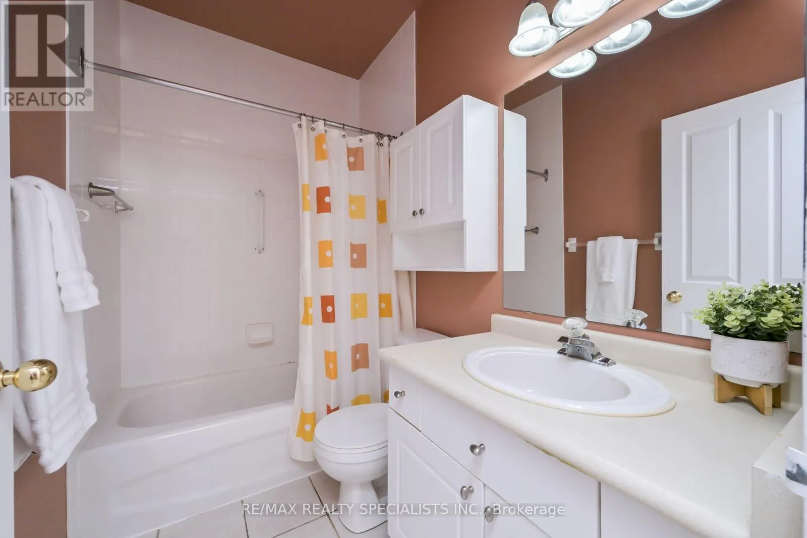 505 - 60 WYNDHAM STREET S