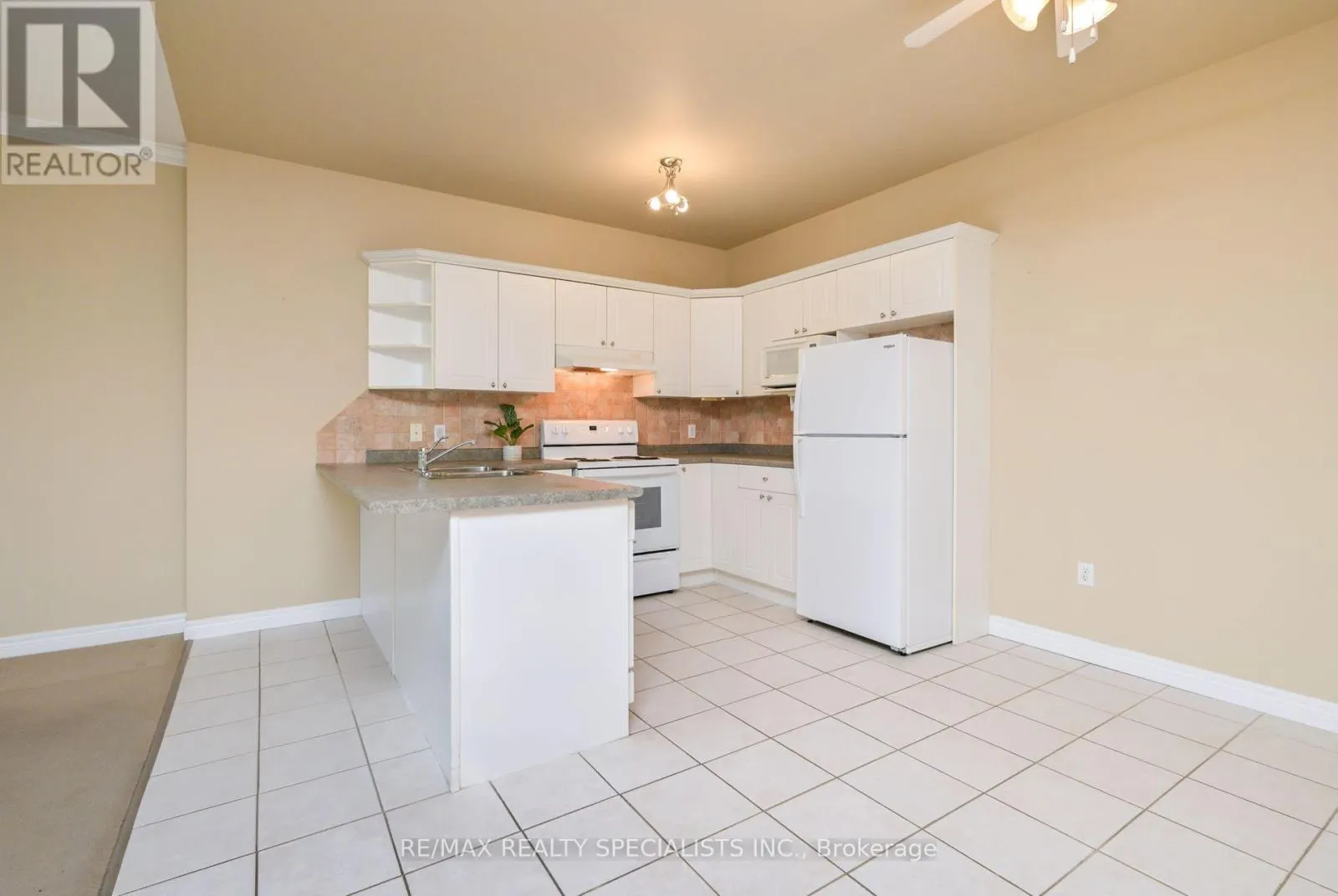 505 - 60 WYNDHAM STREET S