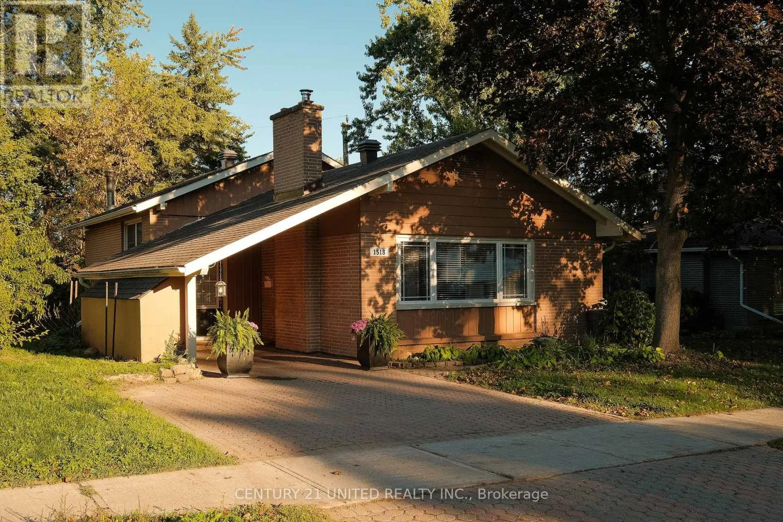 1518 WESTBROOK DRIVE