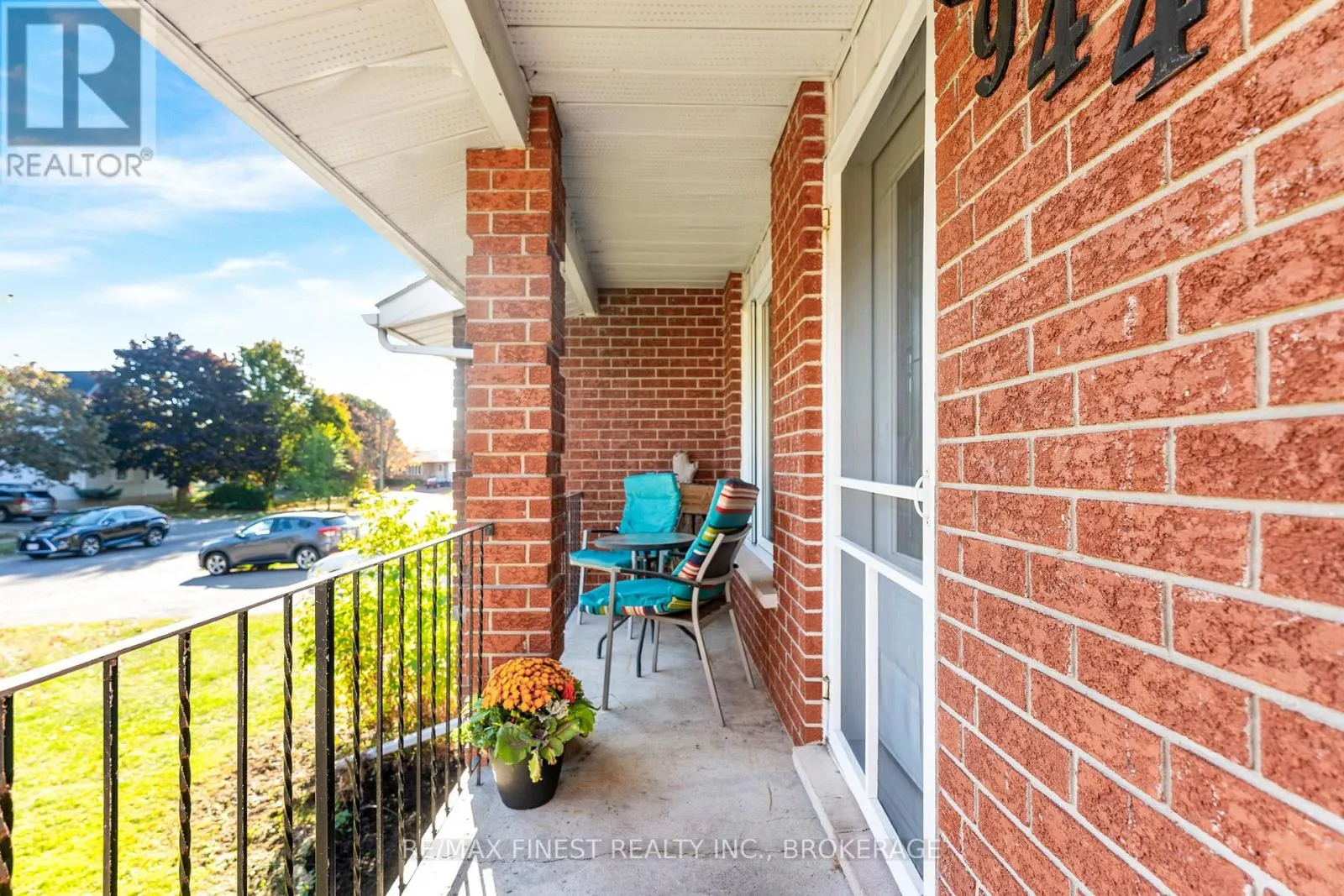 944 WARBURTON CRESCENT