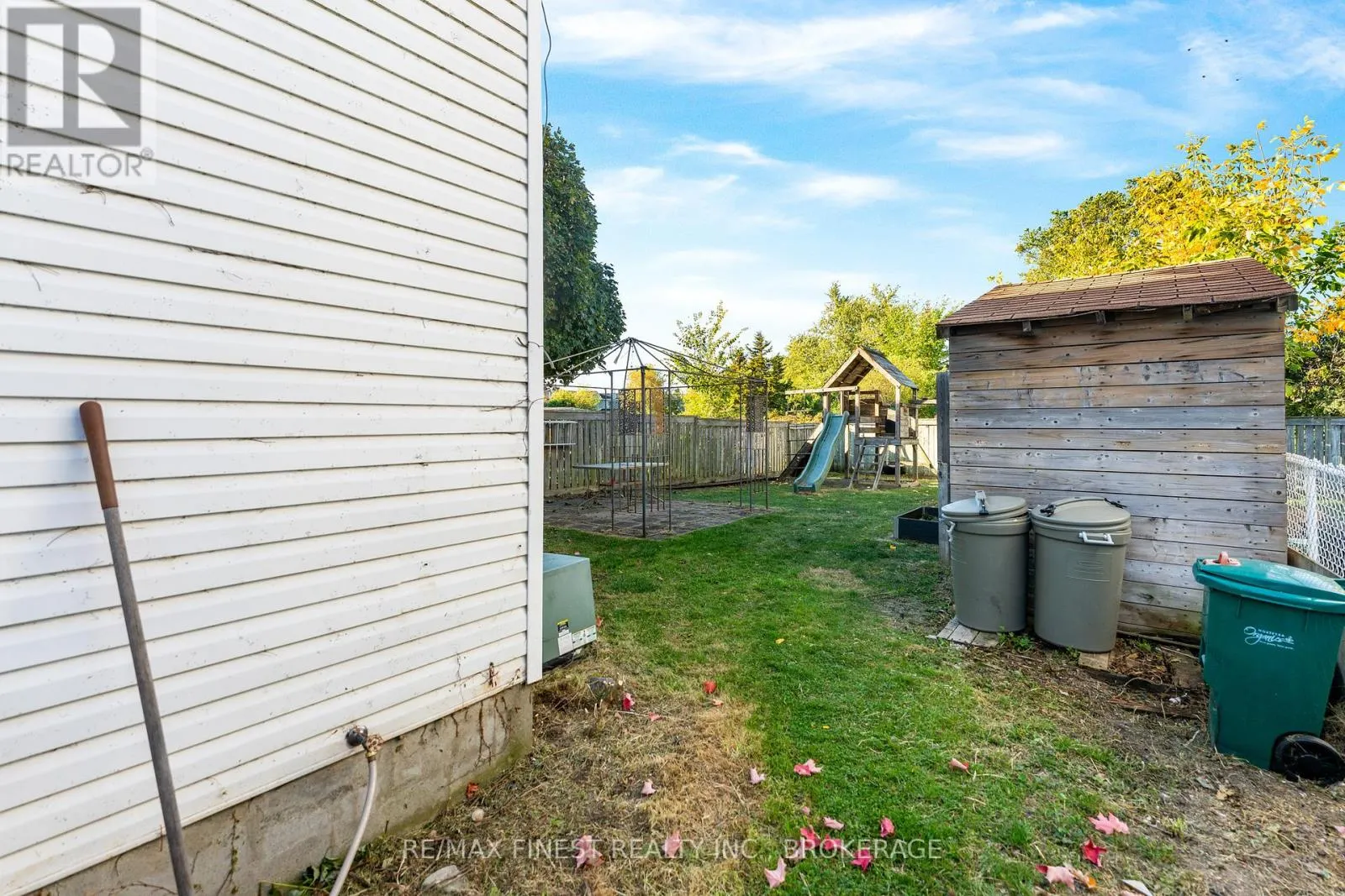 944 WARBURTON CRESCENT