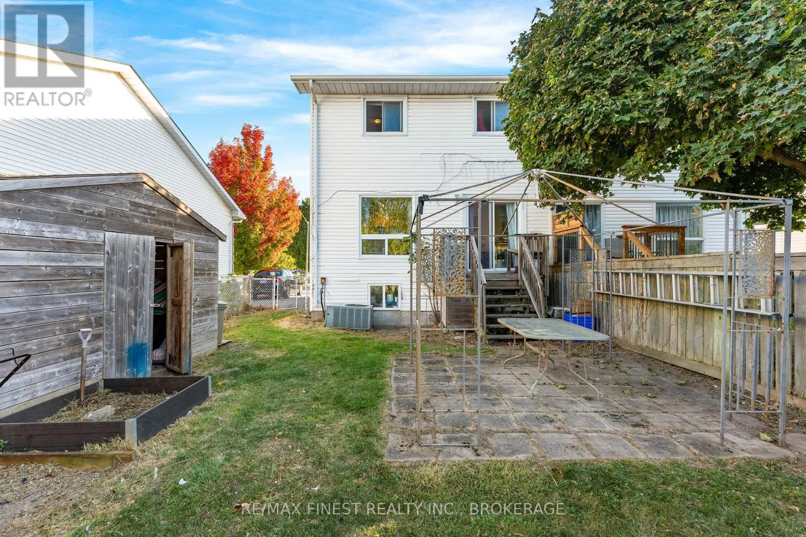 944 WARBURTON CRESCENT