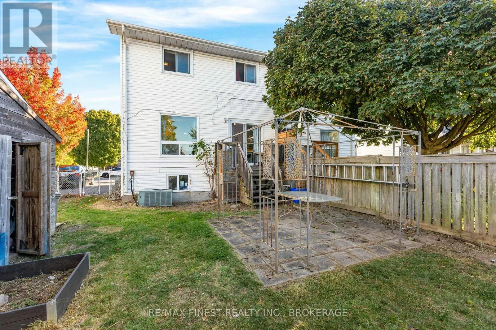 944 WARBURTON CRESCENT