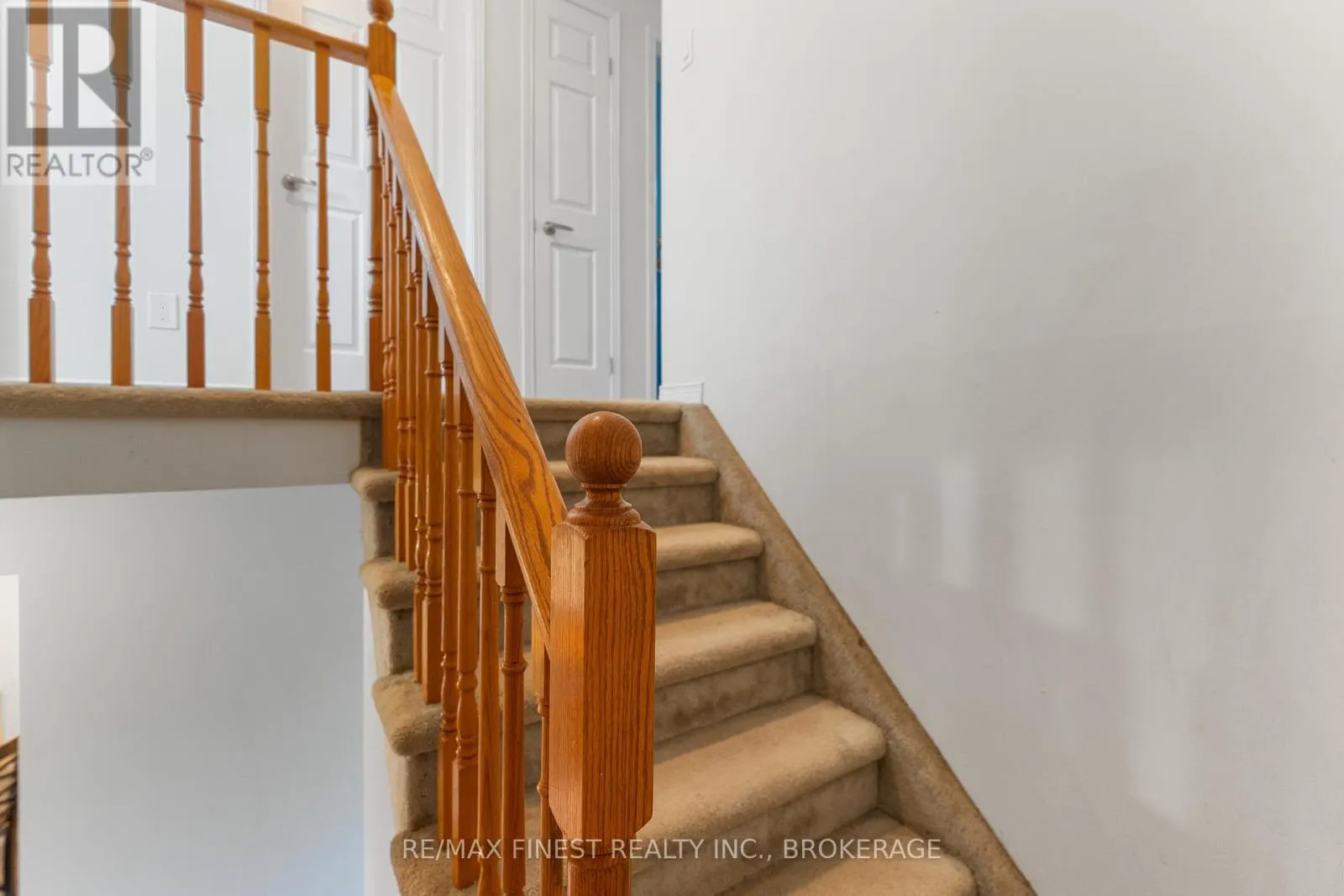 944 WARBURTON CRESCENT