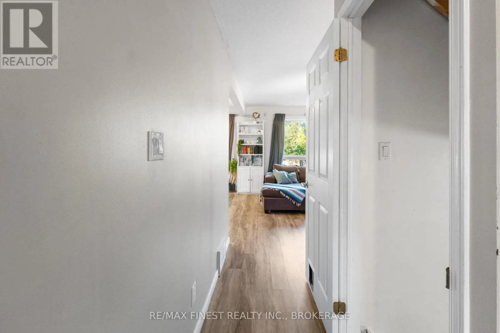 944 WARBURTON CRESCENT