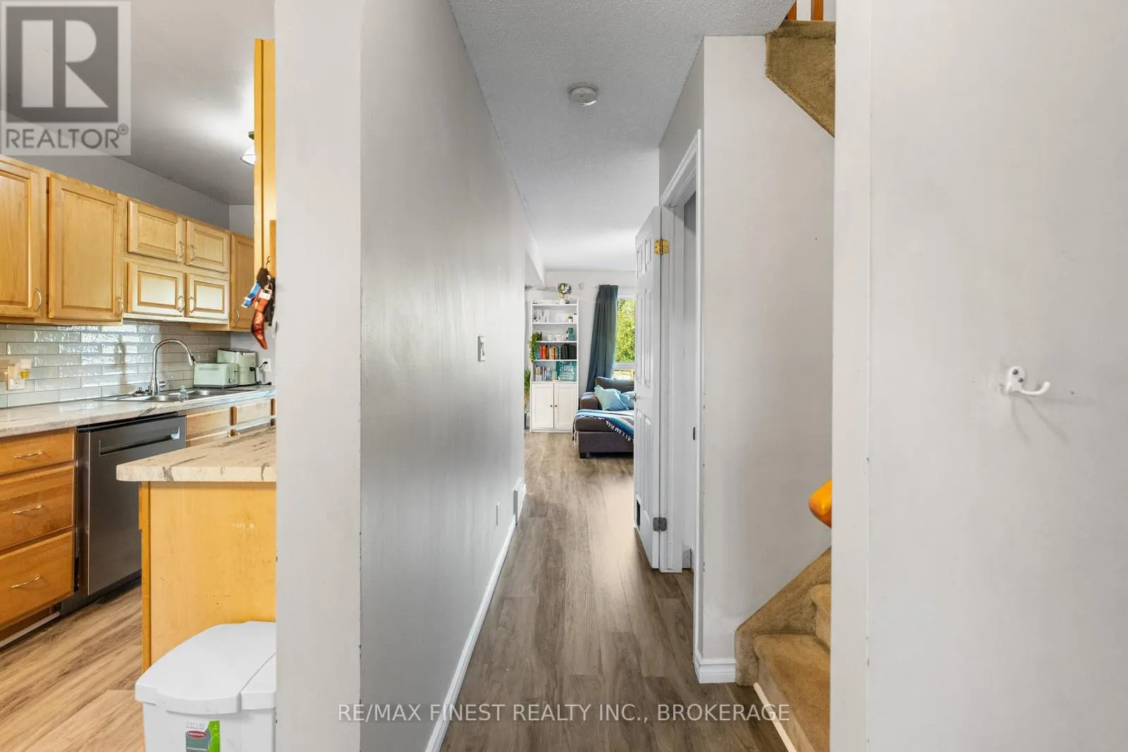 944 WARBURTON CRESCENT